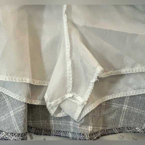 Grey Plaid Coquette, Preppy mini skirt w/ ruffle & 5 brass buttons size large. - Picture 6 of 8